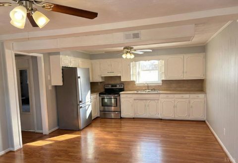 Tiny photo for 1605 Avondale Dr, Altavista, VA 24517 (MLS # 364255)