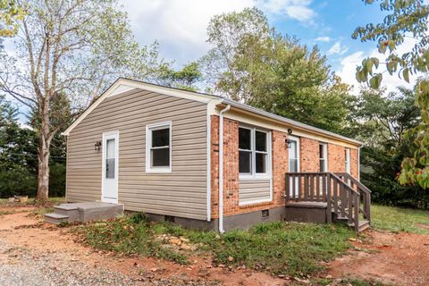 Tiny photo for 329 Stevens St St, Appomattox, VA 24522 (MLS # 362210)