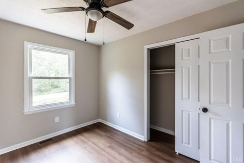 Tiny photo for 329 Stevens St St, Appomattox, VA 24522 (MLS # 362210)