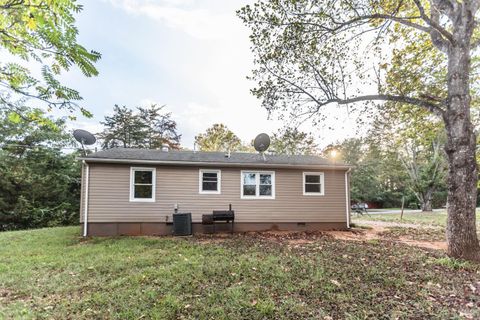 Tiny photo for 329 Stevens St St, Appomattox, VA 24522 (MLS # 362210)