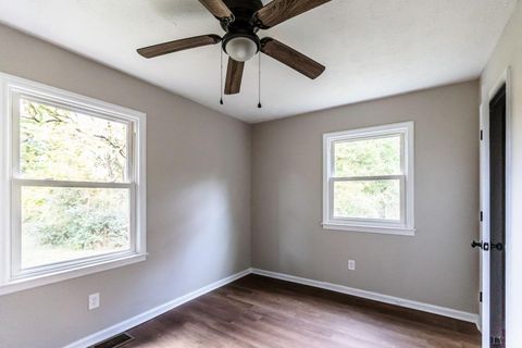 Tiny photo for 329 Stevens St St, Appomattox, VA 24522 (MLS # 362210)