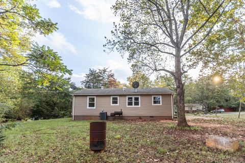 Tiny photo for 329 Stevens St St, Appomattox, VA 24522 (MLS # 362210)