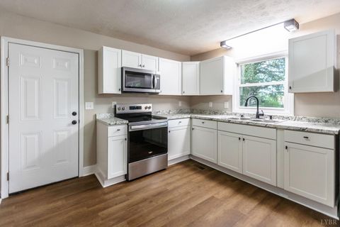 Tiny photo for 329 Stevens St St, Appomattox, VA 24522 (MLS # 362210)