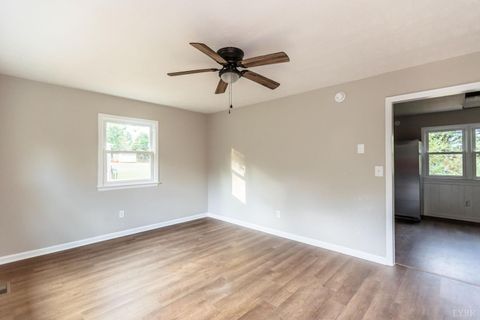 Tiny photo for 329 Stevens St St, Appomattox, VA 24522 (MLS # 362210)