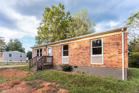 Tiny photo for 329 Stevens St St, Appomattox, VA 24522 (MLS # 362210)