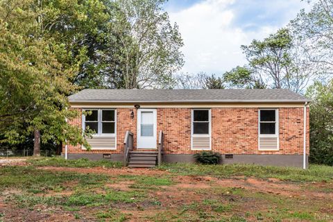 Tiny photo for 329 Stevens St St, Appomattox, VA 24522 (MLS # 362210)