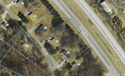 Tiny photo for 329 Stevens St St, Appomattox, VA 24522 (MLS # 362210)