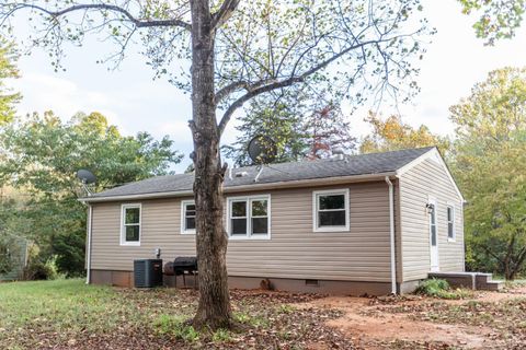 Tiny photo for 329 Stevens St St, Appomattox, VA 24522 (MLS # 362210)