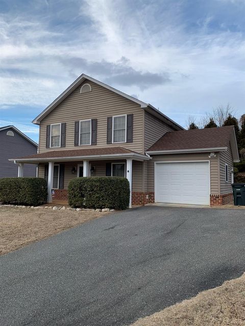 Photo of 308 Wessex Road, Lynchburg, VA 24501 (MLS # 363405)