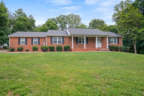 Homes For Sale - 53 Woodlake Circle<br/> Altavista, VA 24517
