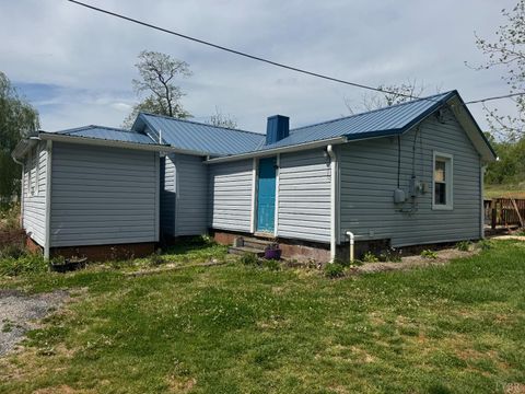 Tiny photo for 912 Oakville Road Rd, Appomattox, VA 24522 (MLS # 365958)