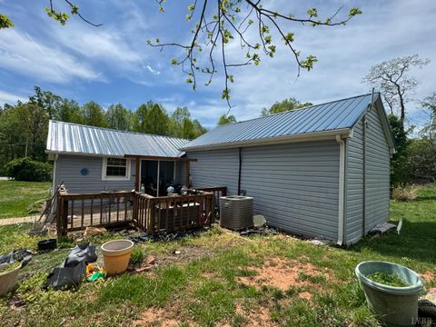 Tiny photo for 912 Oakville Road Rd, Appomattox, VA 24522 (MLS # 365958)