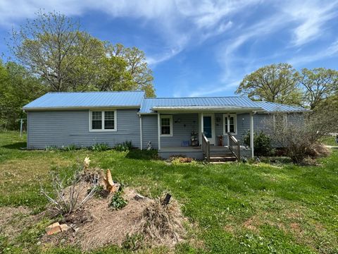 Photo of 912 Oakville Road Rd, Appomattox, VA 24522 (MLS # 365958)