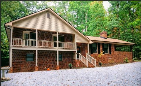 Photo of 1034 Smoketree Drive, Forest, VA 24551 (MLS # 362160) Photo of 1034 Smoketree Drive, Forest, VA 24551 (MLS # 362160)