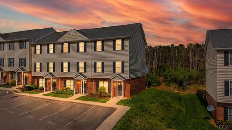 Tiny photo for 2009 Lakeside Drive #216, Lynchburg, VA 24501 (MLS # 365710)