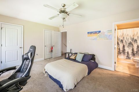 Tiny photo for 2009 Lakeside Drive #216, Lynchburg, VA 24501 (MLS # 365710)