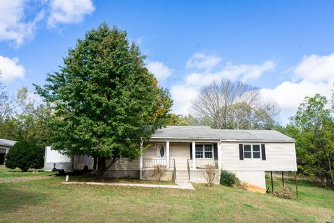 Photo of 679 Woodline Drive, Concord, VA 24538 (MLS # 361701)