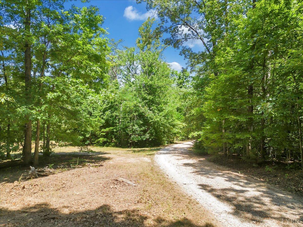 Appomattox, Virginia 24522, United States, 4 Bedrooms Bedrooms, ,4 BathroomsBathrooms,Residential,Pending,53295