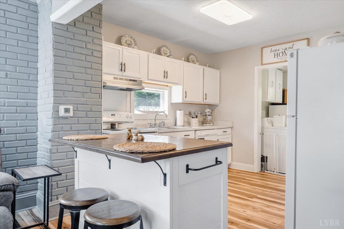 Appomattox, Virginia 24522, United States, 4 Bedrooms Bedrooms, ,4 BathroomsBathrooms,Residential,Pending,53295