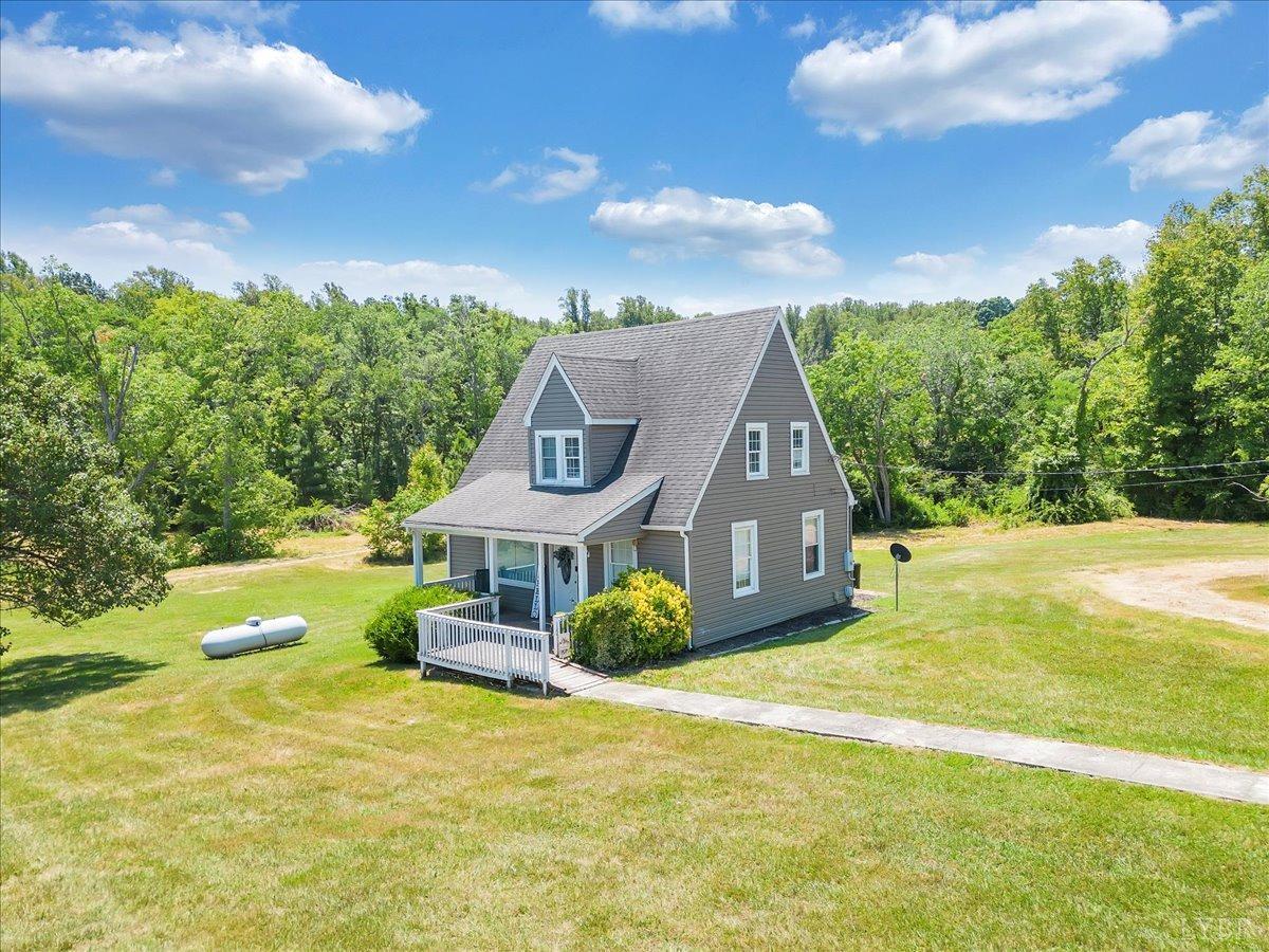 Appomattox, Virginia 24522, United States, 4 Bedrooms Bedrooms, ,4 BathroomsBathrooms,Residential,Pending,53295