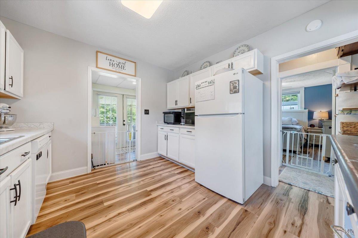 Appomattox, Virginia 24522, United States, 4 Bedrooms Bedrooms, ,4 BathroomsBathrooms,Residential,Pending,53295