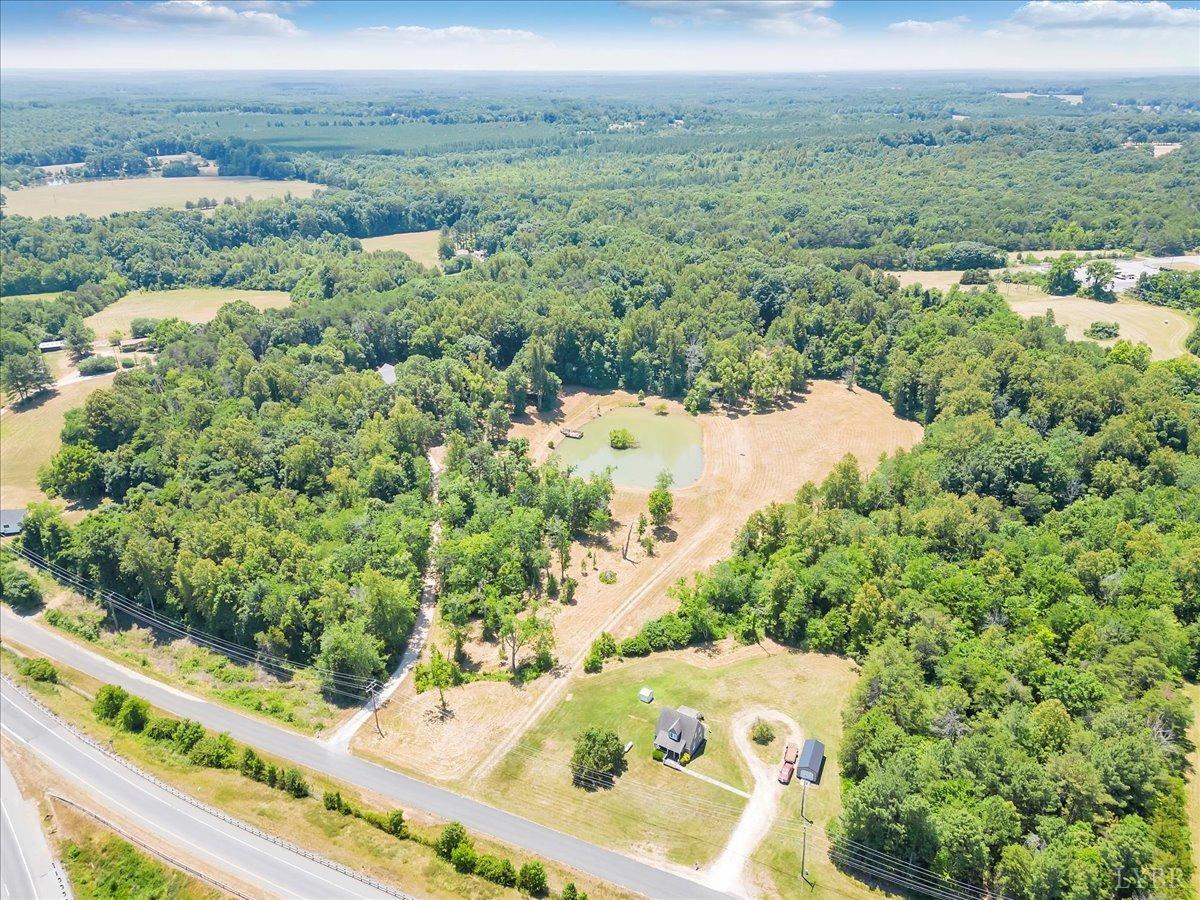 Appomattox, Virginia 24522, United States, 4 Bedrooms Bedrooms, ,4 BathroomsBathrooms,Residential,Pending,53295