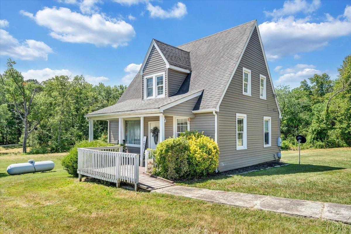 Appomattox, Virginia 24522, United States, 4 Bedrooms Bedrooms, ,4 BathroomsBathrooms,Residential,Pending,53295