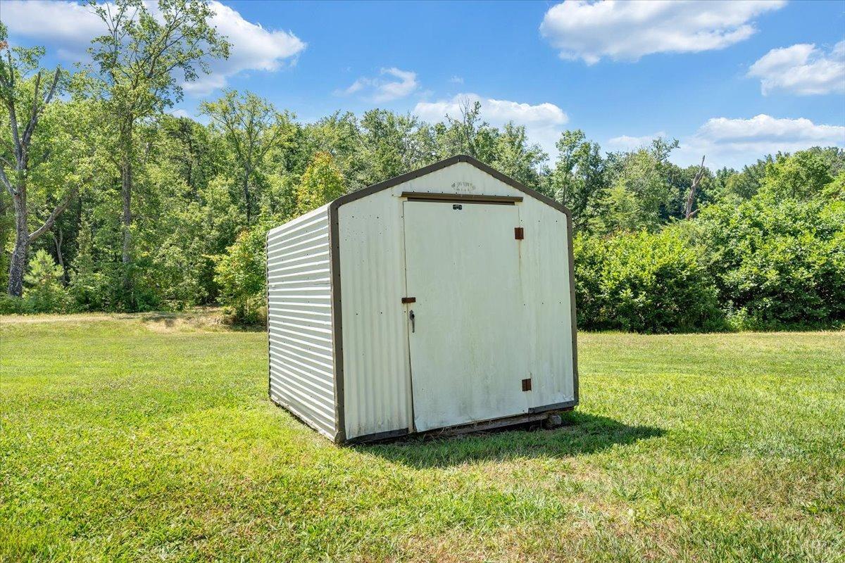 Appomattox, Virginia 24522, United States, 4 Bedrooms Bedrooms, ,4 BathroomsBathrooms,Residential,Pending,53295