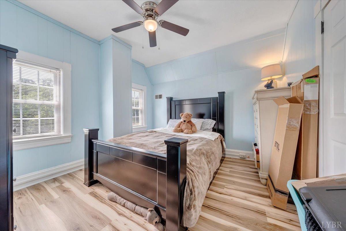 Appomattox, Virginia 24522, United States, 4 Bedrooms Bedrooms, ,4 BathroomsBathrooms,Residential,Pending,53295