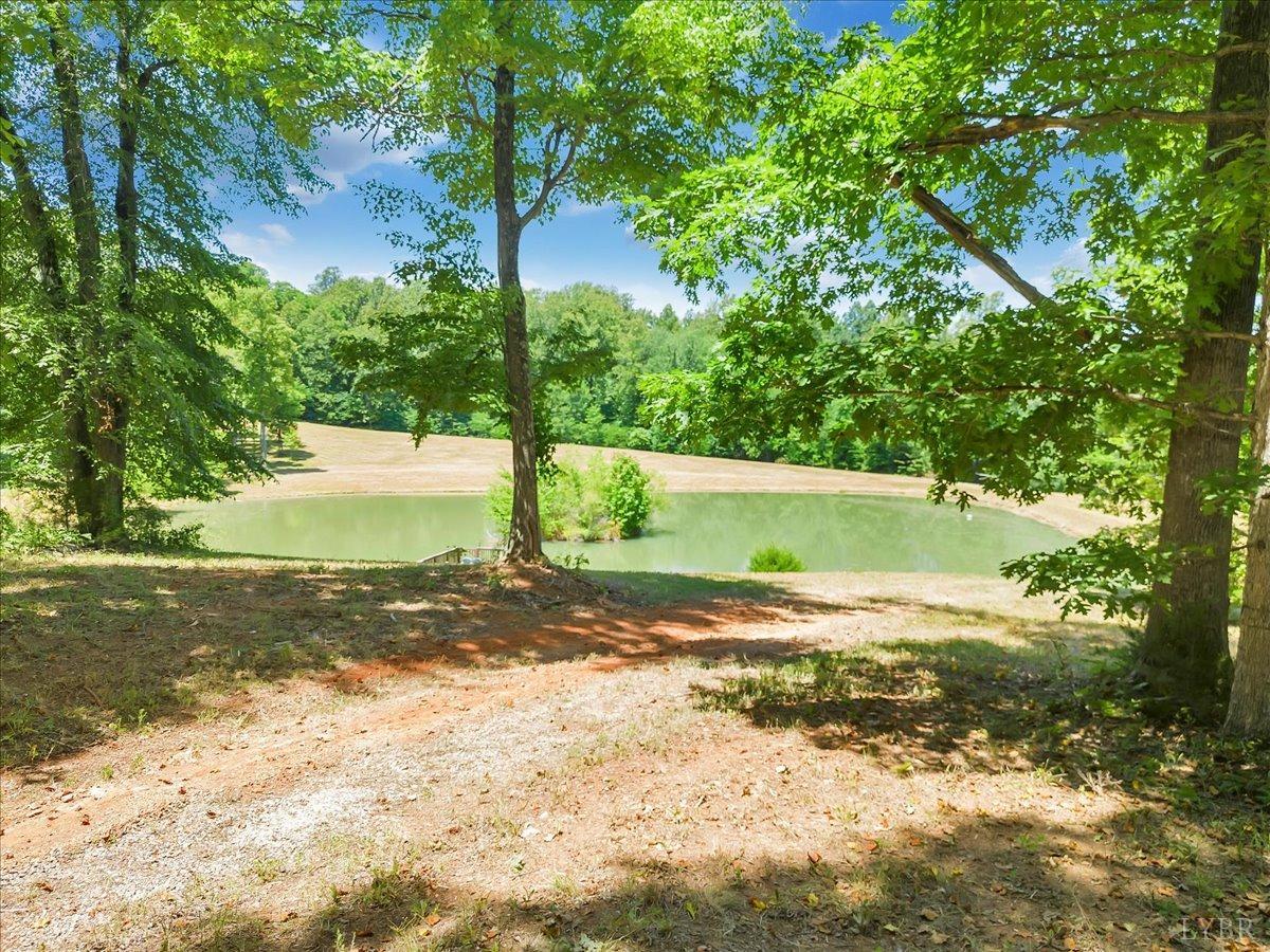 Appomattox, Virginia 24522, United States, 4 Bedrooms Bedrooms, ,4 BathroomsBathrooms,Residential,Pending,53295