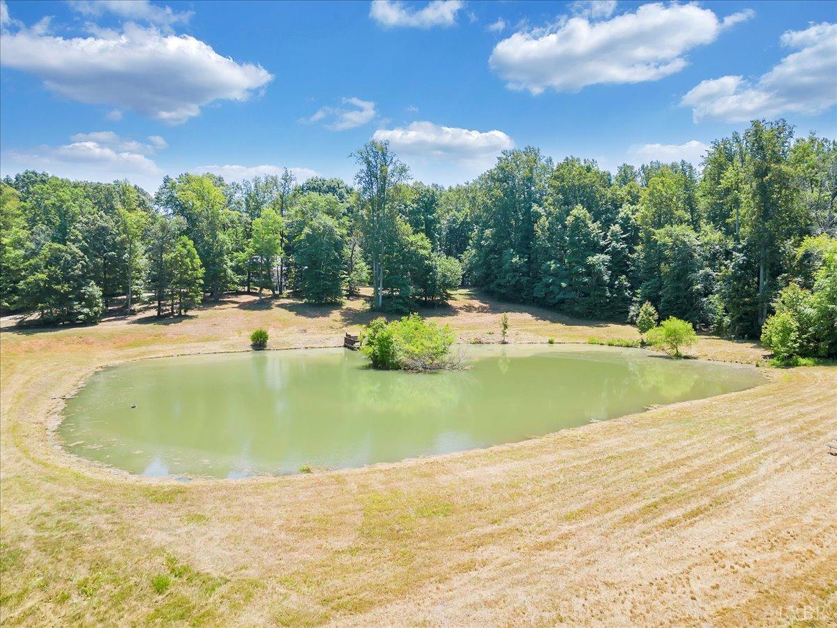 Appomattox, Virginia 24522, United States, 4 Bedrooms Bedrooms, ,4 BathroomsBathrooms,Residential,Pending,53295