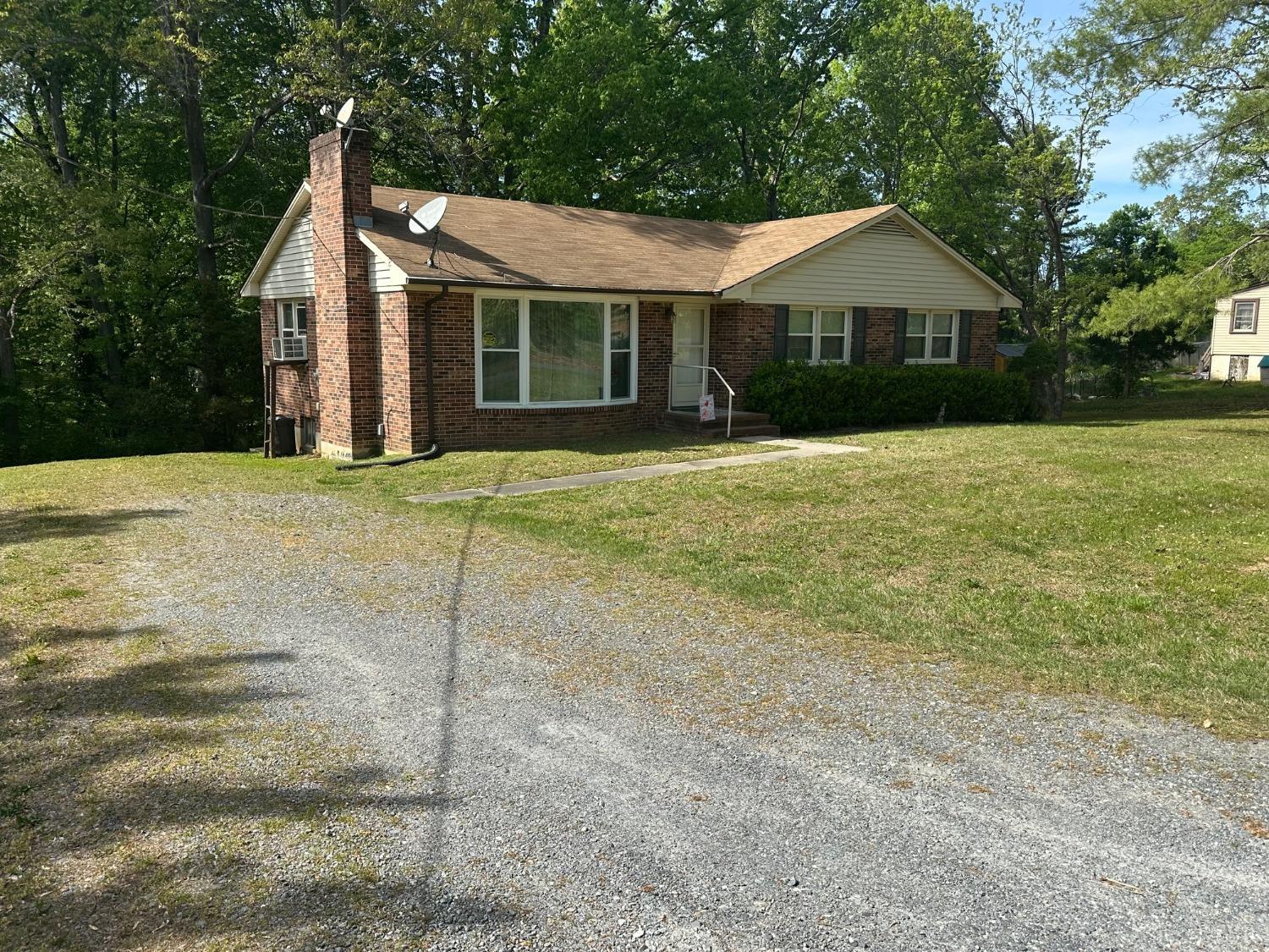 116 Carson St St, Brookneal, Virginia image 2