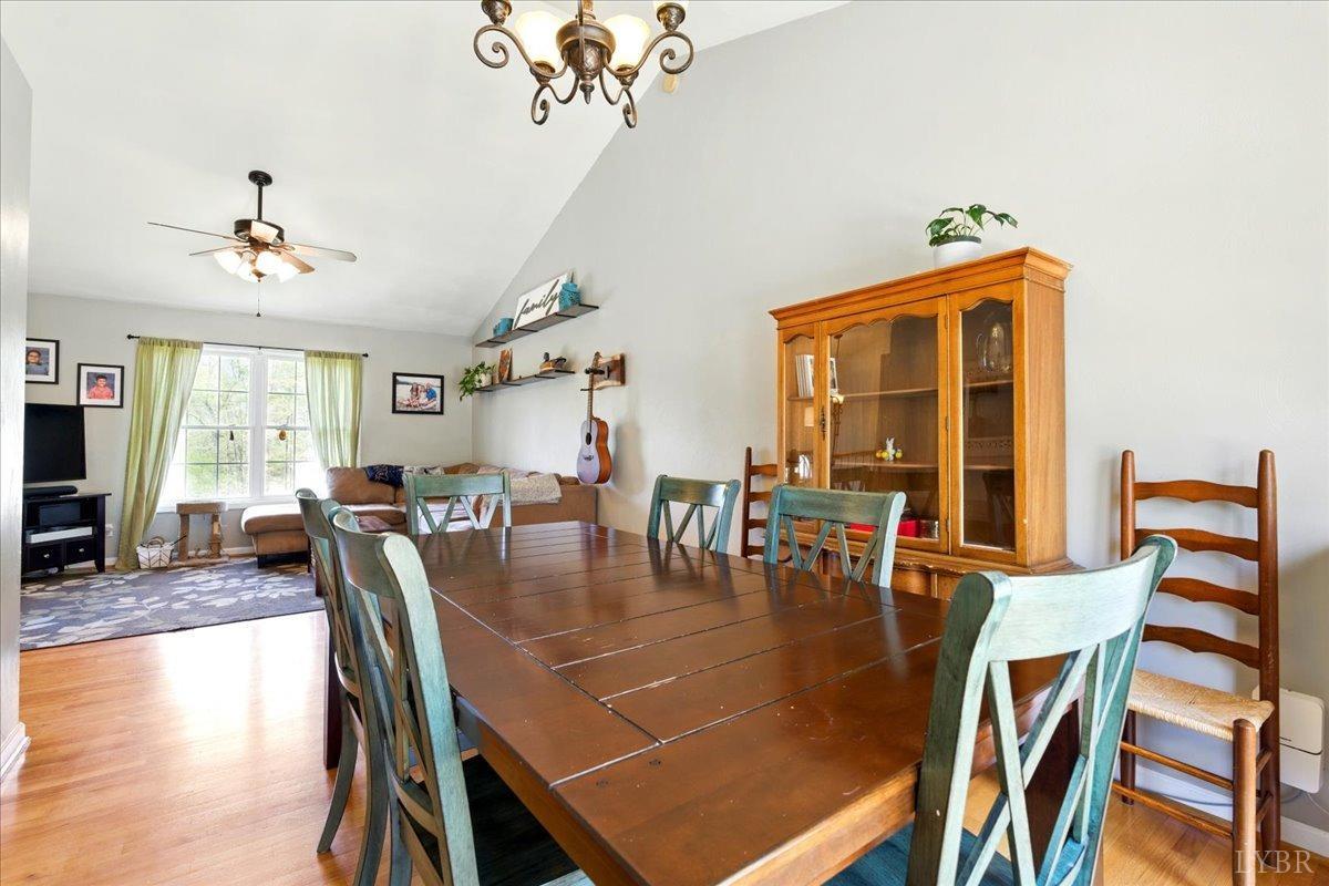 1027 Alison Lane, Vinton, Virginia image 12