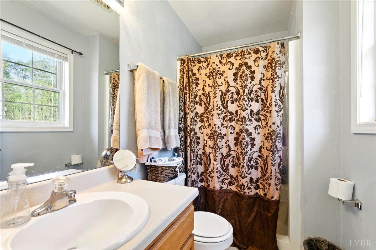 1027 Alison Lane, Vinton, Virginia image 17