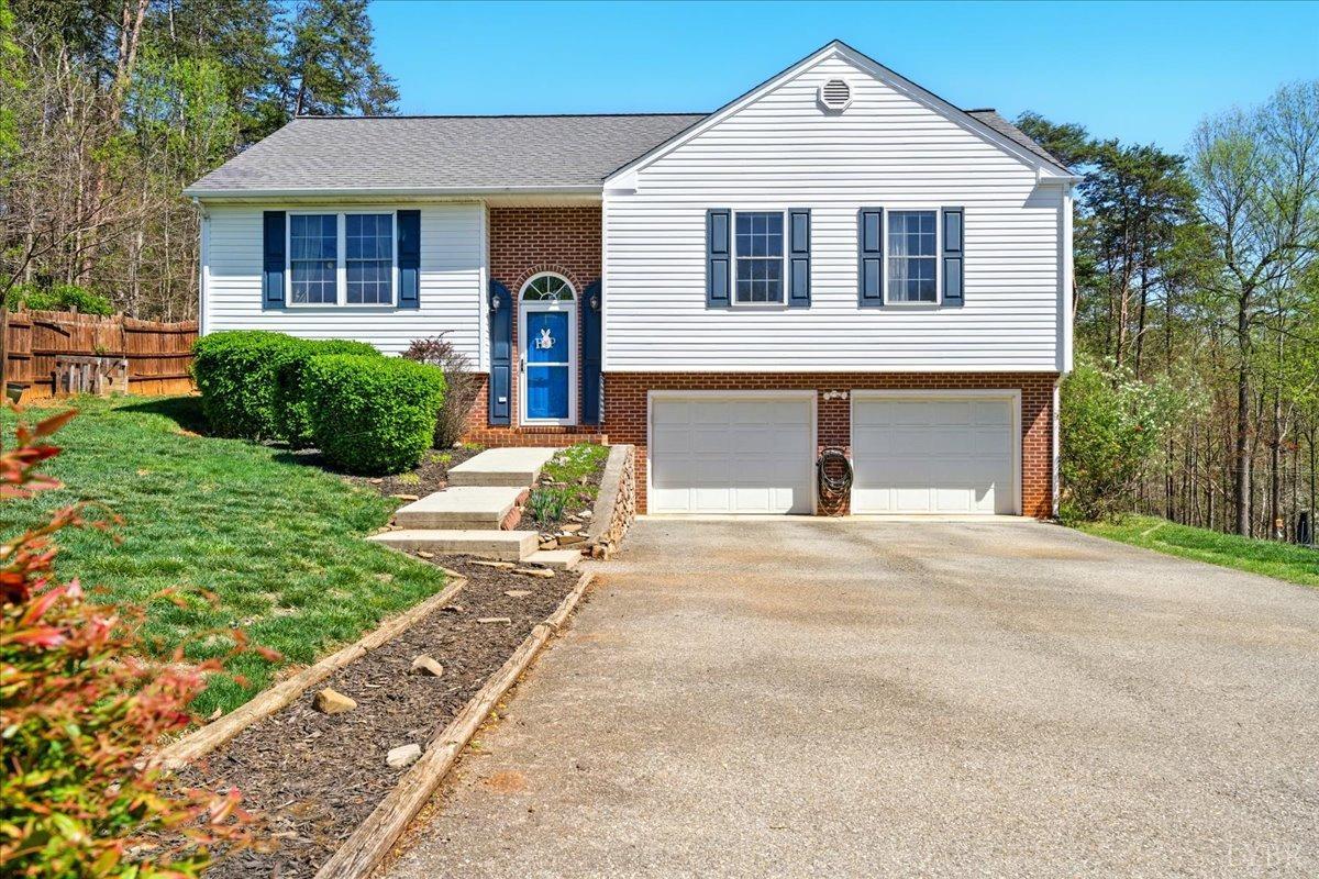 1027 Alison Lane, Vinton, Virginia image 1