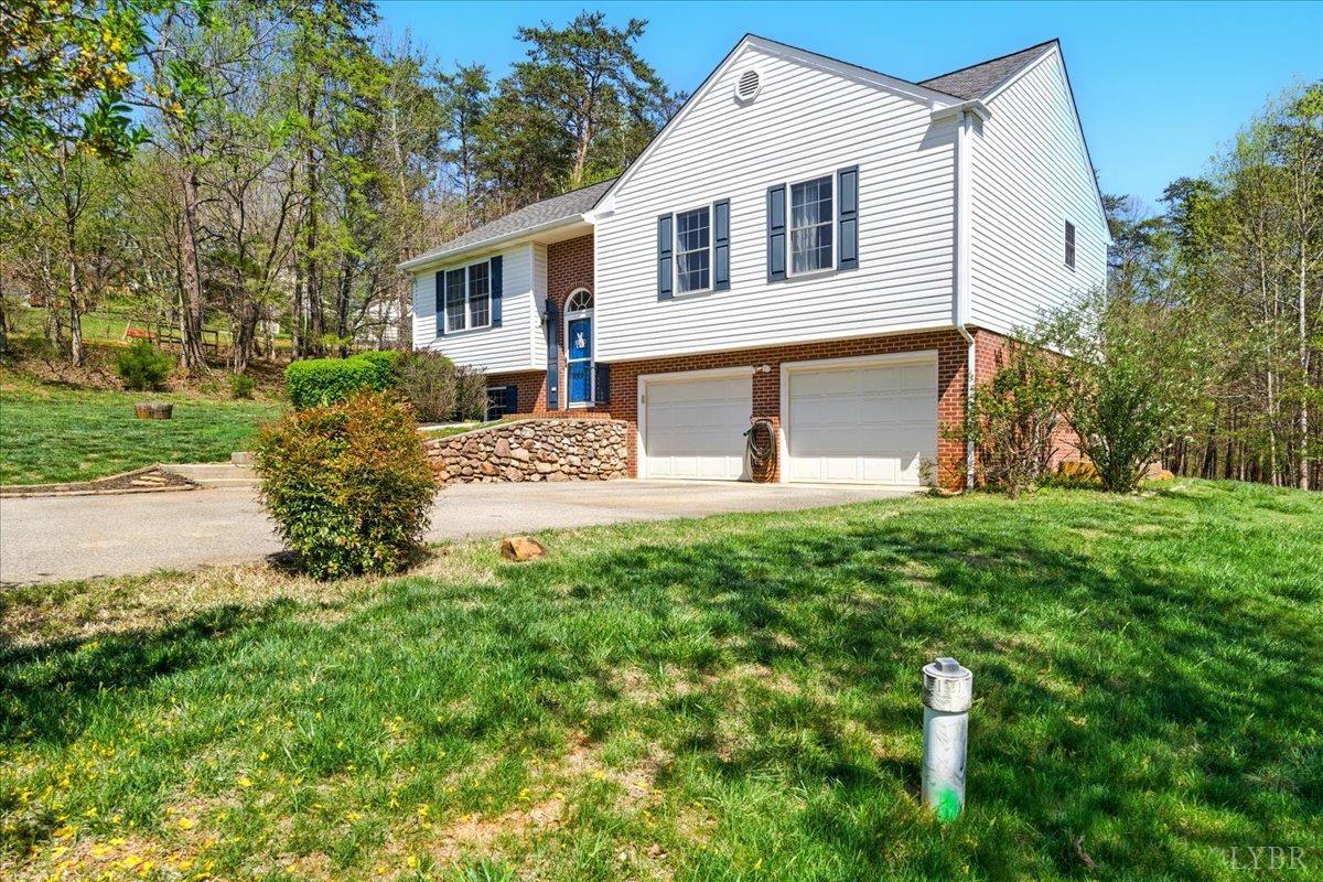 1027 Alison Lane, Vinton, Virginia image 2