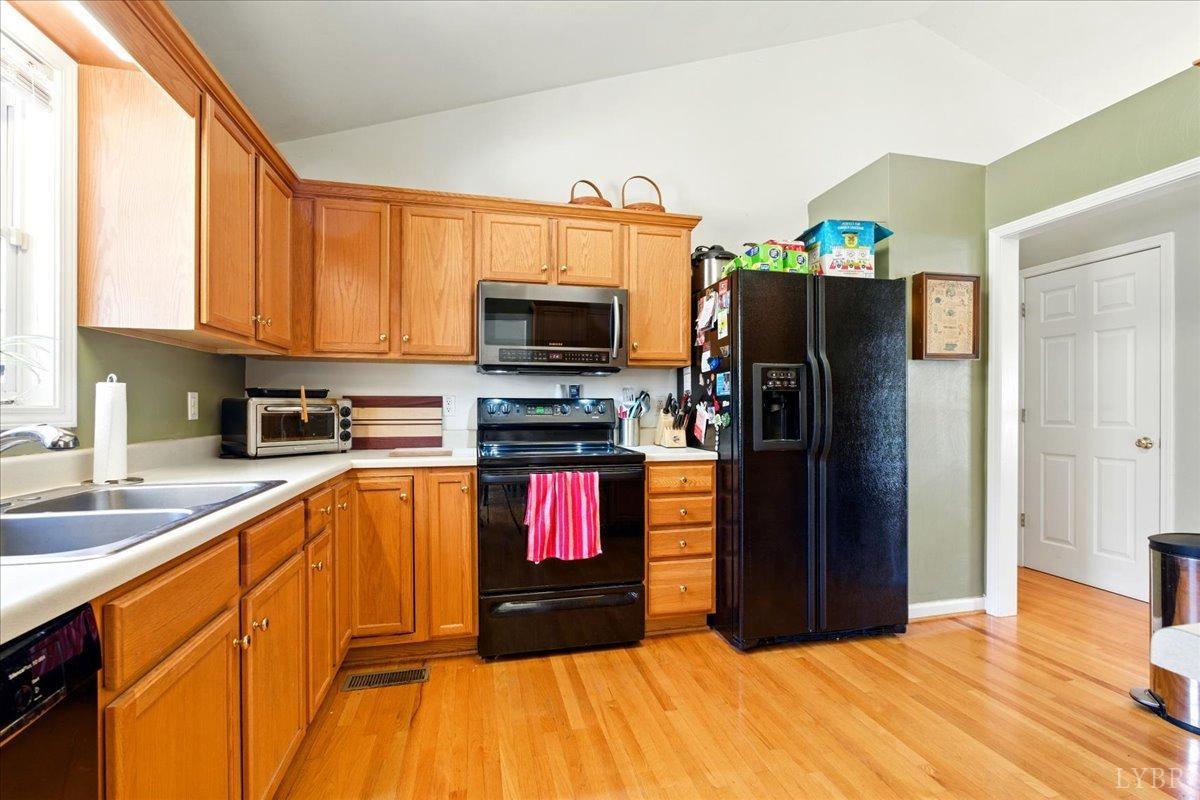 1027 Alison Lane, Vinton, Virginia image 9