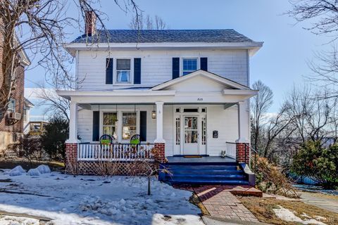 Photo of 809 Byrd Street, Lynchburg, VA 24504 (MLS # 364442)