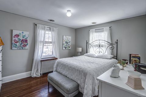 Tiny photo for 809 Byrd Street, Lynchburg, VA 24504 (MLS # 364442)