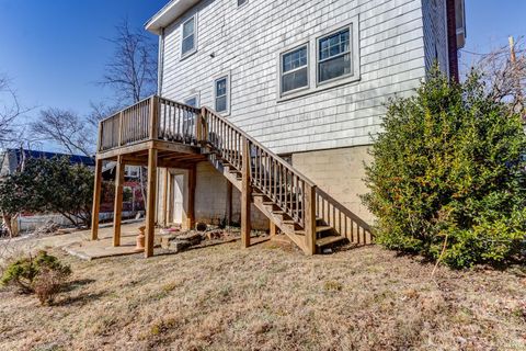 Tiny photo for 809 Byrd Street, Lynchburg, VA 24504 (MLS # 364442)