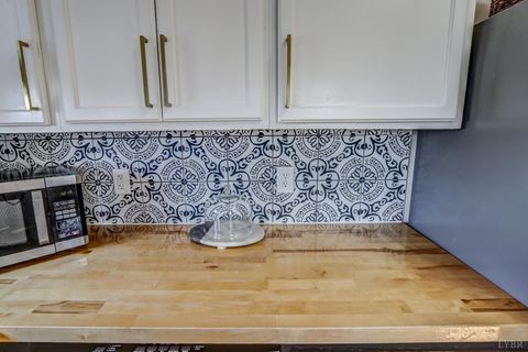 Tiny photo for 809 Byrd Street, Lynchburg, VA 24504 (MLS # 364442)