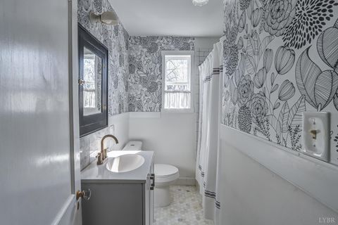 Tiny photo for 809 Byrd Street, Lynchburg, VA 24504 (MLS # 364442)