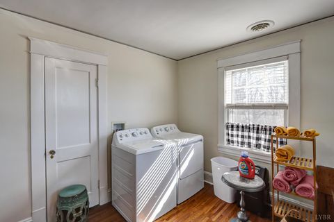 Tiny photo for 809 Byrd Street, Lynchburg, VA 24504 (MLS # 364442)