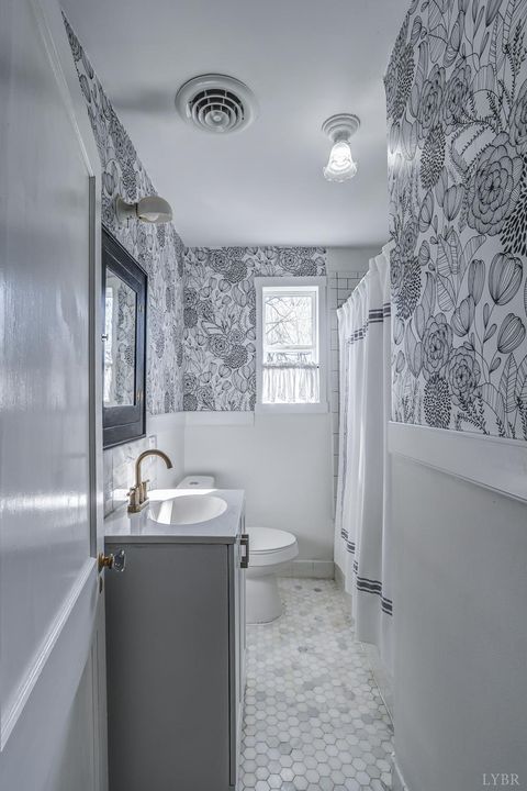 Tiny photo for 809 Byrd Street, Lynchburg, VA 24504 (MLS # 364442)