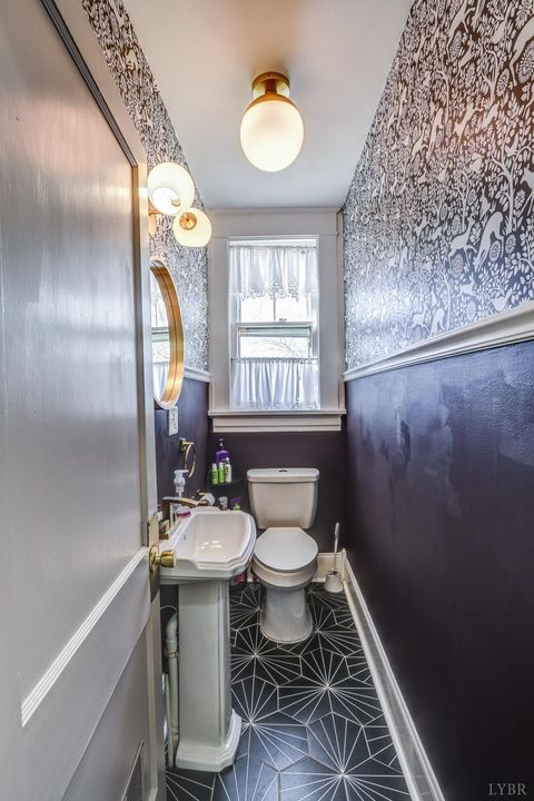 Tiny photo for 809 Byrd Street, Lynchburg, VA 24504 (MLS # 364442)