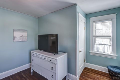 Tiny photo for 809 Byrd Street, Lynchburg, VA 24504 (MLS # 364442)