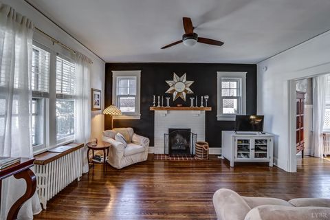 Tiny photo for 809 Byrd Street, Lynchburg, VA 24504 (MLS # 364442)