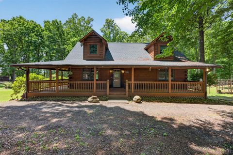 Photo of 1513 Peppertree Road, Bedford, VA 24523 (MLS # 366545)