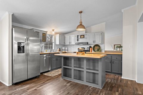 Tiny photo for 568 Toytown Road, Amherst, VA 24521 (MLS # 364663)