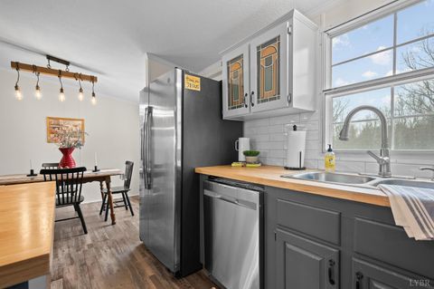 Tiny photo for 568 Toytown Road, Amherst, VA 24521 (MLS # 364663)